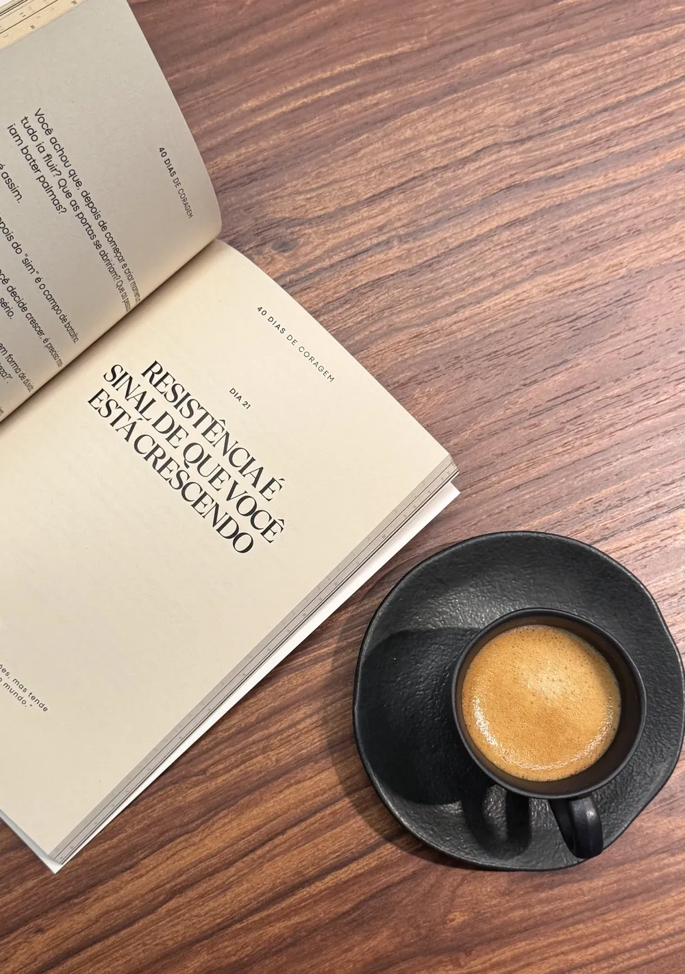 Página do livro com a frase Resistência é sinal de que você está crescendo